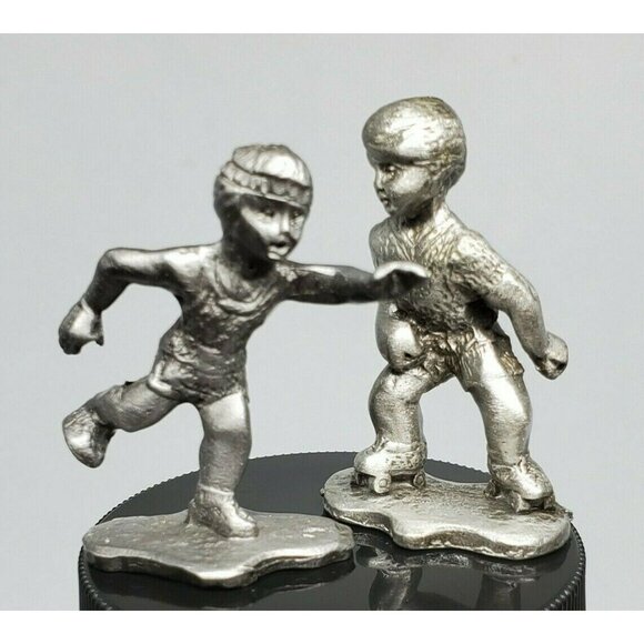 2 Vintage Pewter Mini Figurines Boys Playing Mini Shelf Sitter Home Décor - Picture 10 of 11